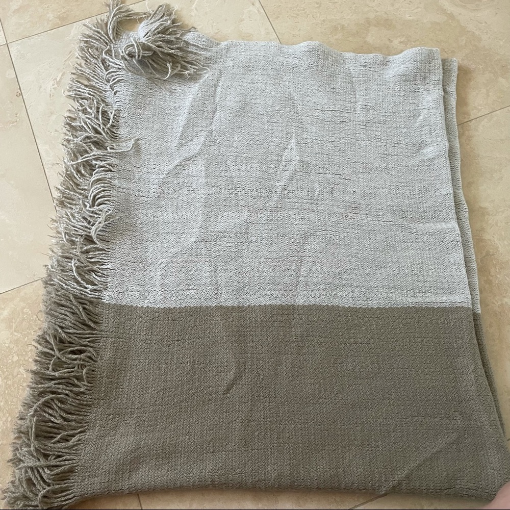 🚫SOLD🚫 Mark & Graham throw blanket